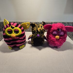 Vintage Interactive Toy Lot: 2012 Pink Puff Furby, Furby Boom, & Hatchimals Lynx